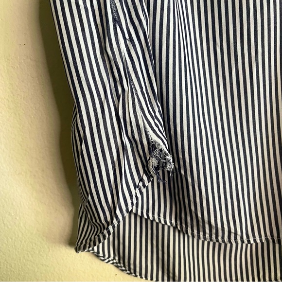 Old Navy Women's Striped Sleeveless V-Neck Keyhole | XL - Picture 2 of 6